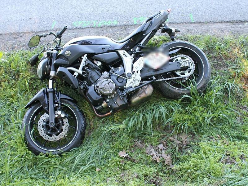 Nehoda motocyklu mezi Moravským Pískem a Polešovicemi.