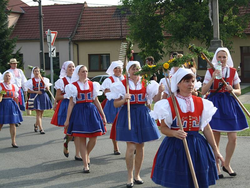 Po dlouhých osmi letech se ve Svatobořicích – Mistříně sešlo více jak sto krojovaných, aby oslavili konec žní.