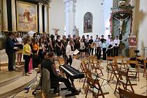 Benefiční koncert na podporu Oblastní charity Hodonín zaplnil kostel