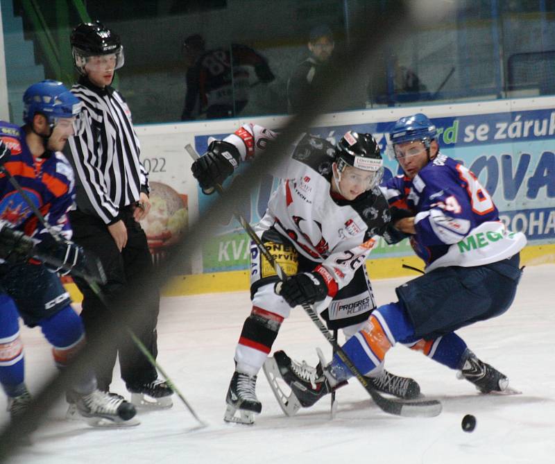 Hodonínští hokejisté vstoupili do druhé čtvrtiny základní části domácí výhrou nad Technikou Brno. Vypjatý duel rozhodl gól útočníka Petra Peše v 58. minutě.