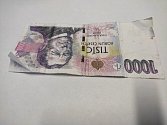 K potyčce v bance došlo, když žena přišla vyměnit poničenou bankovku. Ilustrační foto: Policie ČR