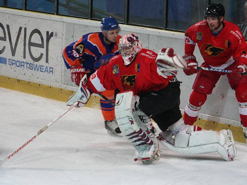 2. liga: SHK Hodonín (v modrém) vs Jestřábi Prostějov 