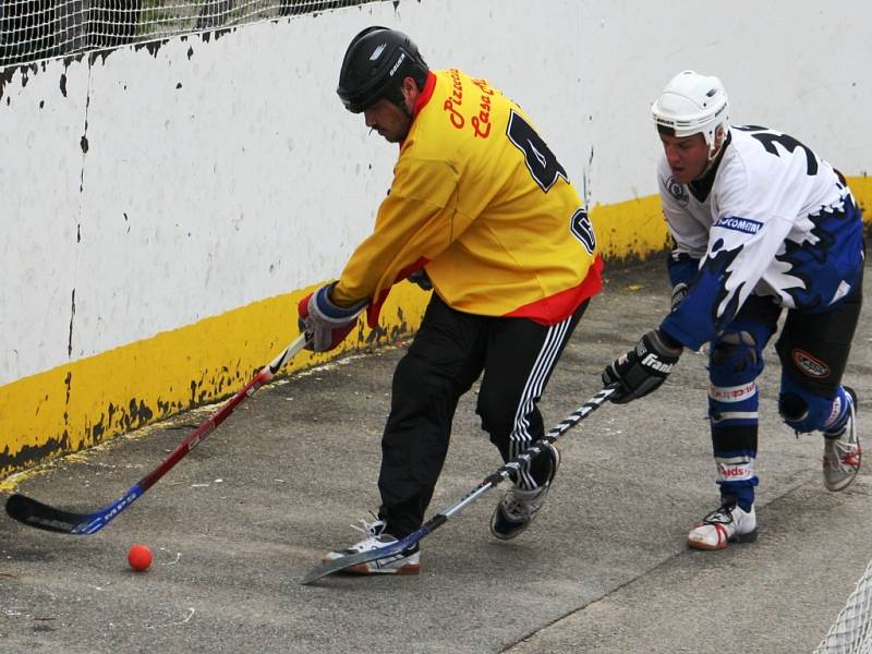 3. a 4. finále OHbL: CSKA vs. Rigum B (v bílém)