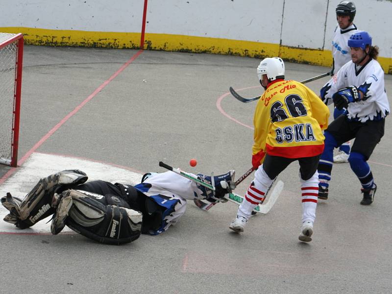 3. a 4. finále OHbL: CSKA vs. Rigum B (v bílém)