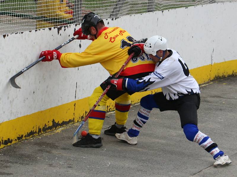 3. a 4. finále OHbL: CSKA vs. Rigum B (v bílém)