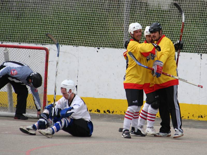 3. a 4. finále OHbL: CSKA vs. Rigum B (v bílém)