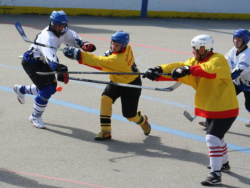 3. a 4. finále OHbL: CSKA vs. Rigum B (v bílém)