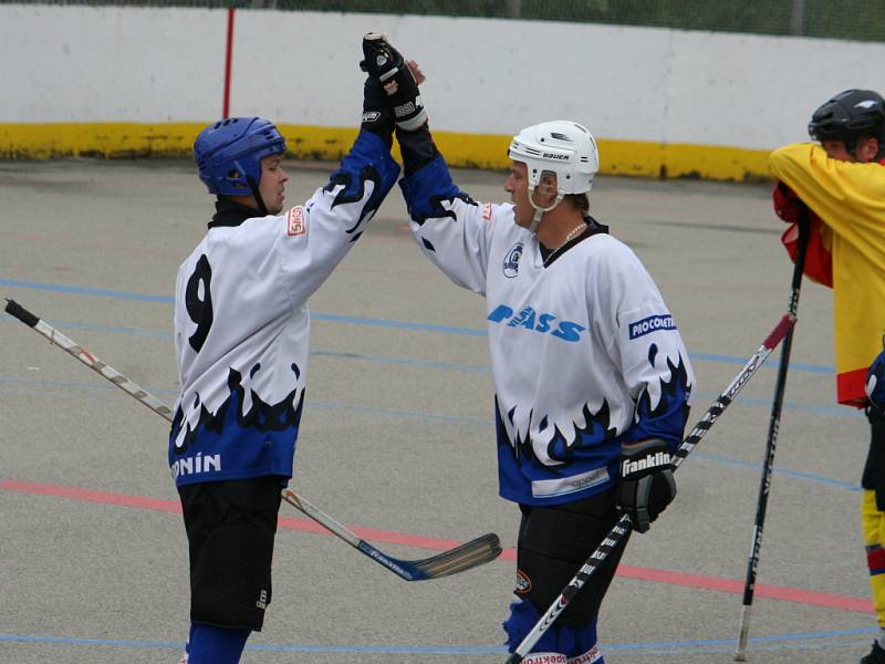 3. a 4. finále OHbL: CSKA vs. Rigum B (v bílém)