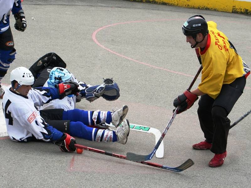 3. a 4. finále OHbL: CSKA vs. Rigum B (v bílém)