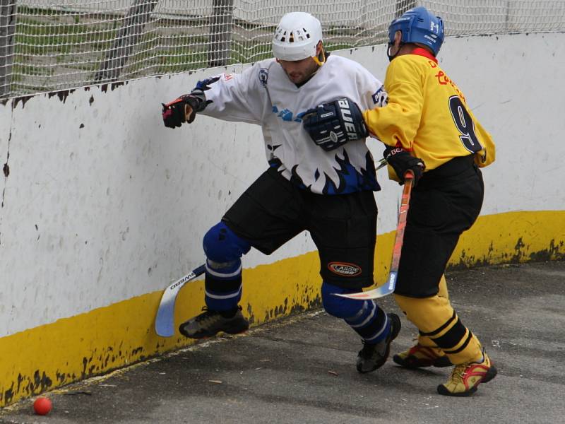 3. a 4. finále OHbL: CSKA vs. Rigum B (v bílém)