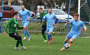 Fotbalisté Lednice (v modrých dresech) porazili Dubňany 2:1.