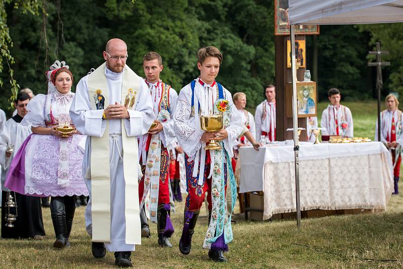 Den slovanských věrozvěstů Cyrila a Metoděje oslavili věřící na Slovanském hradišti v Mikulčicích tradiční Cyrilometodějskou poutí Podluží.