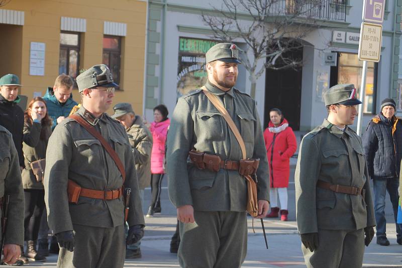 Přesně po sto letech se uskutečnila v sobotu na Masarykově náměstí slavnostní přísaha Slovácké brigády.