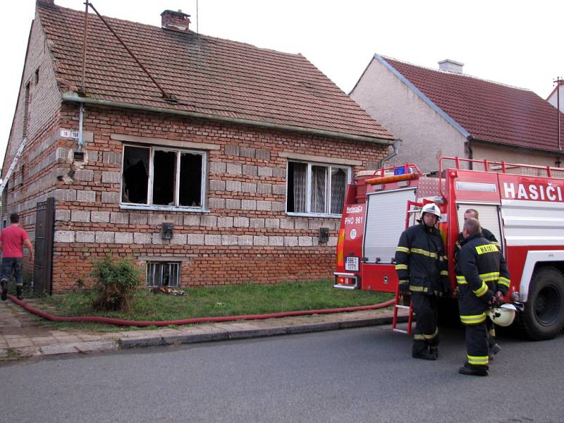 V Rohatci hořel rodinný dům.