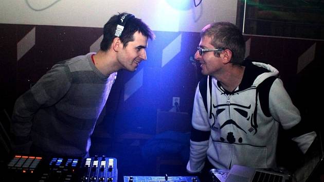 Na sobotní akci se představí i DJ Commander (Michal Vítek, vlevo) a DJ Liner (Václav Hovězák)