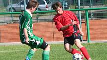 Fotbalisté Hodonína (v červeném) remízovali s hráči Rájce-Jestřebí 3:3.