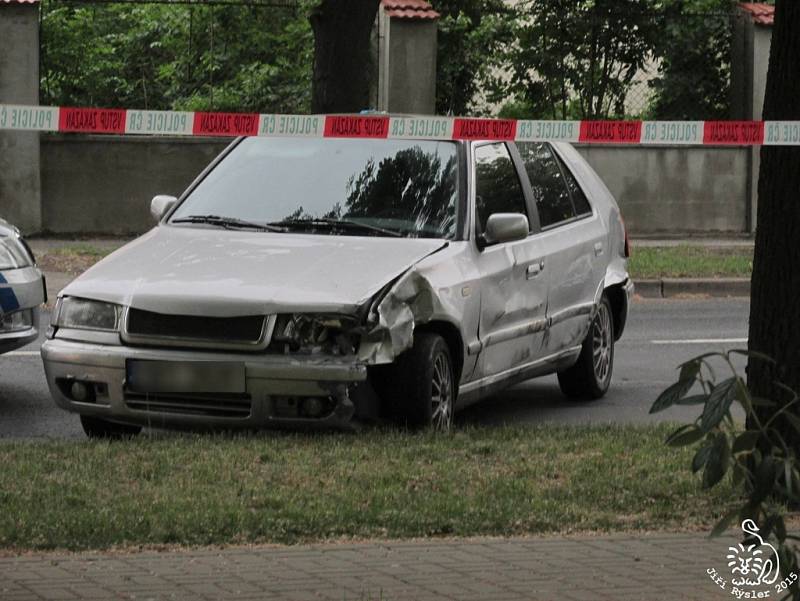 Policisté pronásledovali muže, který měl stíhat svoji bývalou ženu a údajně po ní i střílet.