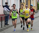 Legendární oštěpařka Dana Zátopková, která v září oslaví 95 let, v sobotu odstartovala hlavní závod běhu Velká Morava v Mikulčicích.