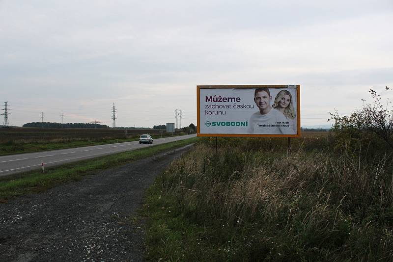 Politické billboardy podél silnice I/55 na Hodonínsku.