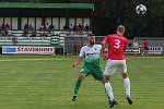 Fotbalisté třetiligového Uherského Brodu (červené dresy) v předkolo MOL Cupu zdolali divizní Bzenec 3:1.