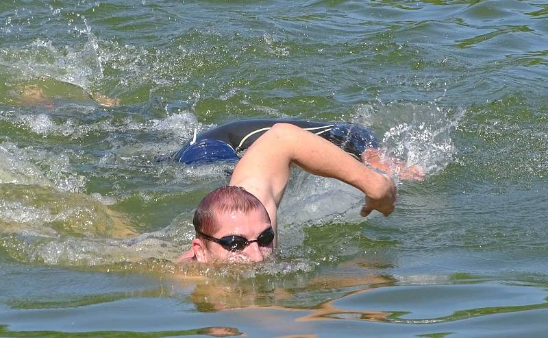 Celkem se třetího ročníku veřejných plaveckých závodu na otevřené vodě s názvem Lužická míle zúčastnilo 103 mužů, žen a dětí.