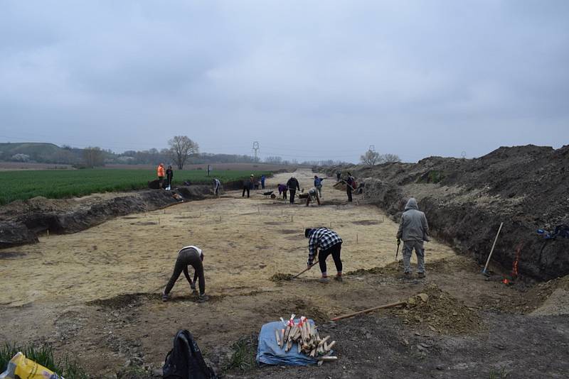 Práce na záchranném archeologickém výzkumu před stavbou tranzitního plynovodu Moravia.