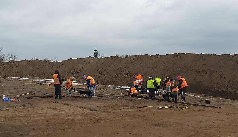 Zahájený archeologický výzkum na trase nového úseku dálnice D55 u Bzence a Moravského Písku.