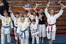Hned čtyři tituly získali na mistrovství České republiky v Goju ryu mladí hodonínští karatisté. Úspěšní členové klubu Šin-mu uspěli také v soutěži družstev. V konečném pořadí klubů obsadili skvělé druhé místo.
