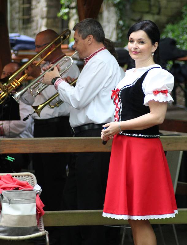 Šestý ročník Festivalu dechových hudeb v historickém sklepním areálu v Petrově.