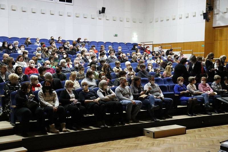 Český filharmonický sbor Brno a Orchestr Czech Virtuosi ve Strážnici.