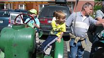 Na Baťův kanál se vrátily traktory konstruktéra Svobody. Projely Veselím nad Moravou. Obdivovaly je stovky návštěvníků výstavy. 