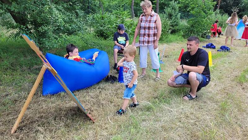 Lidé se ve Svatobořicích - Mistříně minulou sobotu náramně bavili. Přitom se nezdráhali přispět na dobročinné účely.