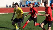 Fotbalisté Hodonína (červeno-černé dresy) ve 21. kole MSFL doma zdolali vedoucí Kroměříž 1:0. Foto: pro Deník/Jaroslav Kolísek