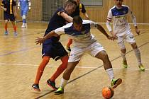 Futsalisté hodonínského Tanga (v modrých dresech) prohráli ve finále Jihomoravského krajského poháru FAČR s brněnským Helasem 2:3 na pokutové kopy.