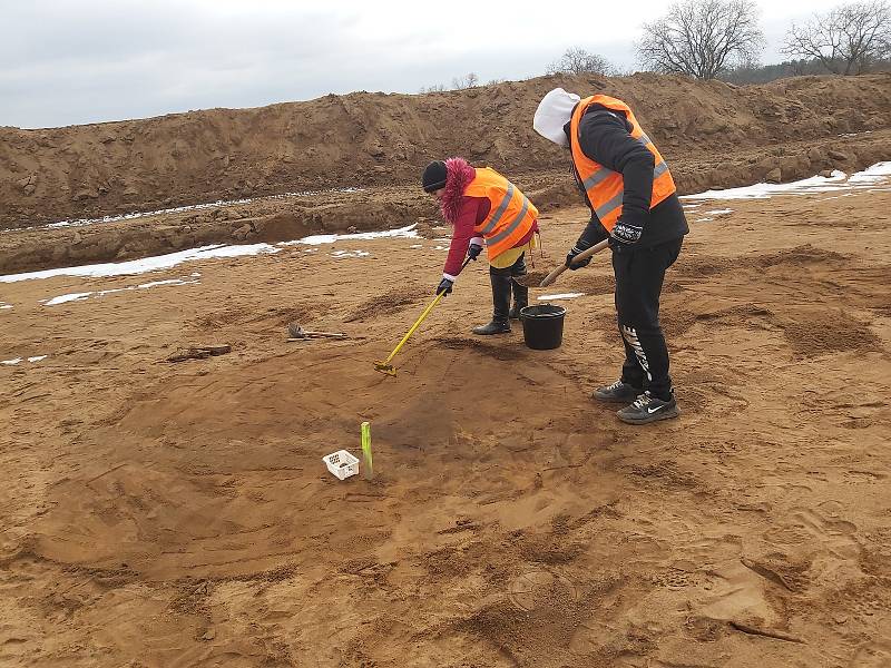 Zahájený archeologický výzkum na trase nového úseku dálnice D55 u Bzence a Moravského Písku.