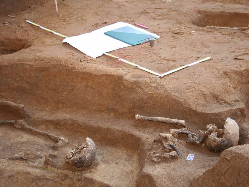 Archeologové objevili středověké pohřebiště