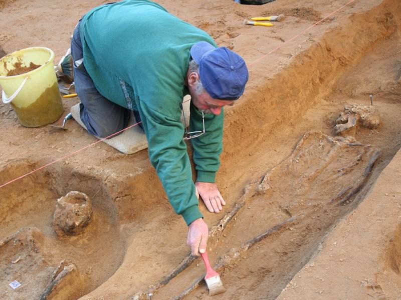 Archeologové objevili středověké pohřebiště