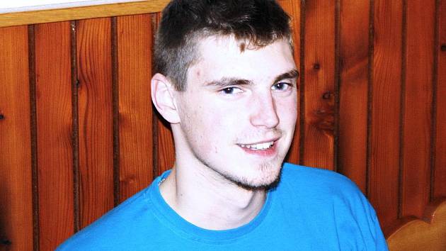 Jednadvacetiletý brankář Zvolen Adam Trenčan navštívil před Vánocemi Hodonín. Kamarád Marek Svoboda vzal nadějného brankáře do čejkovického sklípku.