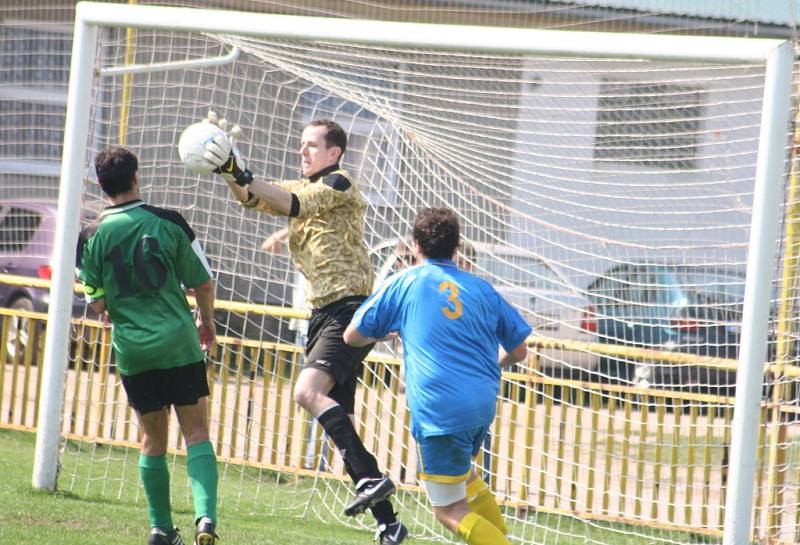 IV. třída: Ratíškovice (v modrém) vs. Dubňany