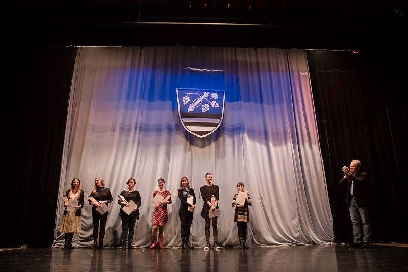 Žáci ZUŠ Dolní Bojanovice, Hodonín, Kyjov, Strážnice a Veselí nad Moravou předvedli své choreografie před zaplněným sálem s velkým úspěchem.