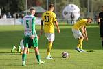 Bzenečtí fotbalisté (v bílozeleném) podlehli Karviné 1:2.