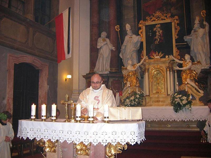 Ve Strážnici sloužili mši za oběti sobotní letecké tragédie.