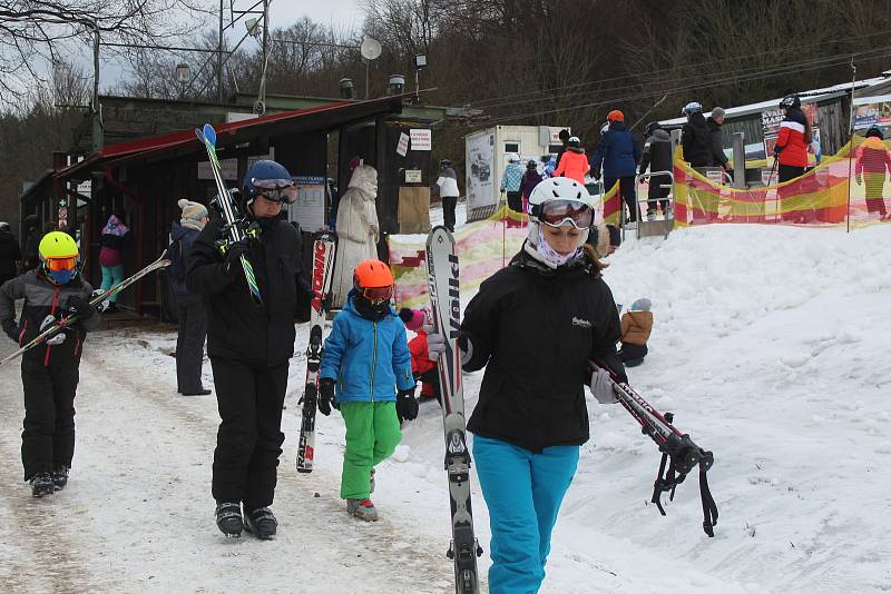 První lyžařská sobota roku 2022 ve Skiparku Filipov.