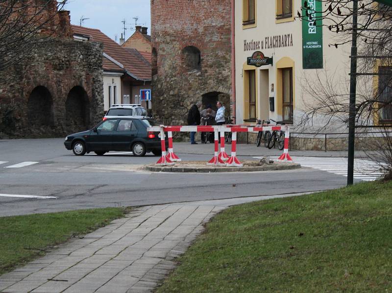 Místo u Veselské brány ve Strážnici, kde stávala kaplička.