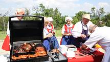 Tradiční kosení a vystoupení folklorních souborů v Nové Lhotě.