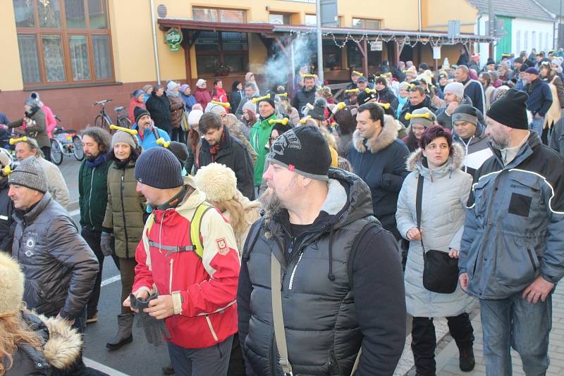 Silvestrovský pochod Mikroregionu Nový dvůr. Start ve Vacenovicích na téma pravěk.