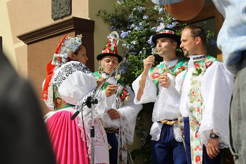 Povolení hodů před radnicí v Rohatci.