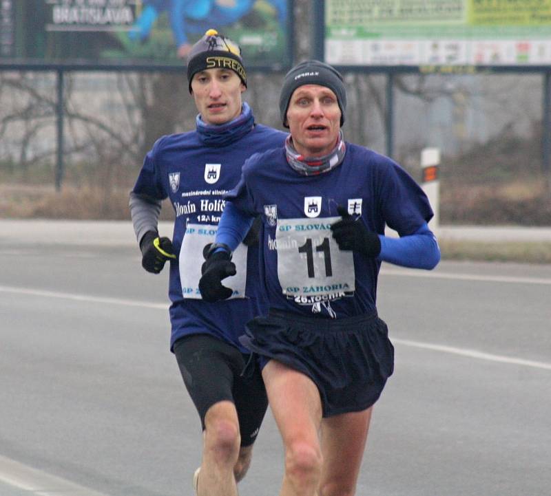 Maďarský vytrvalec László Gregor udolal současného nejlepšího českého půlmaratonce i maratonce Jiřího Homoláče. Mezi ženami zářila olympionička Eva Vrabcová Nývltová.