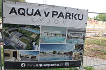 Výstavba kryté části aquacentra u městského parku v Kyjově na začátku září, otevírat se má v červnu 2023.