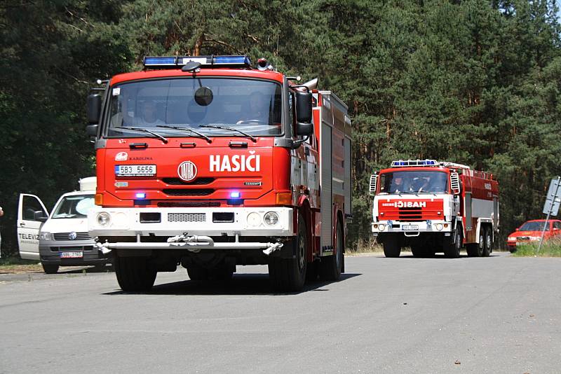 Vozy k požáru jezdí nejčastěji přes Bzenec-Přívoz, odkud vede do míst zpevněná cesta.